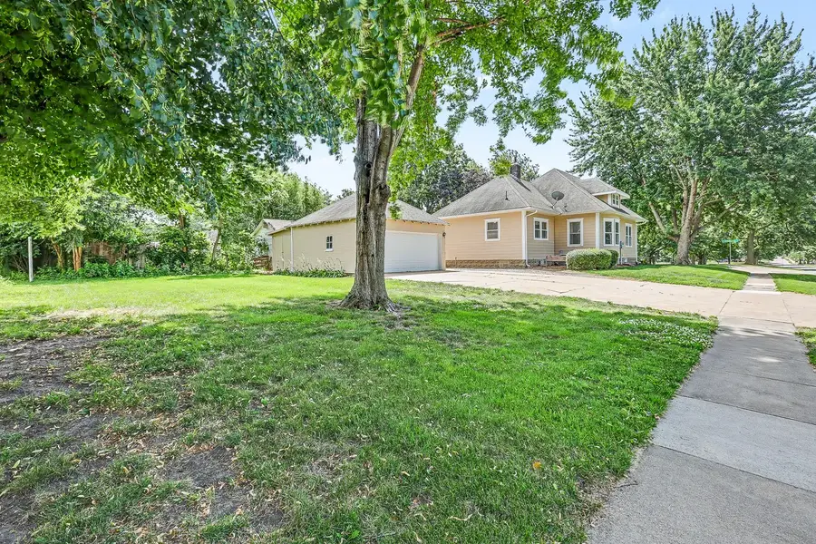 1014 Franklin Street, Pella, IA 50219 - #3