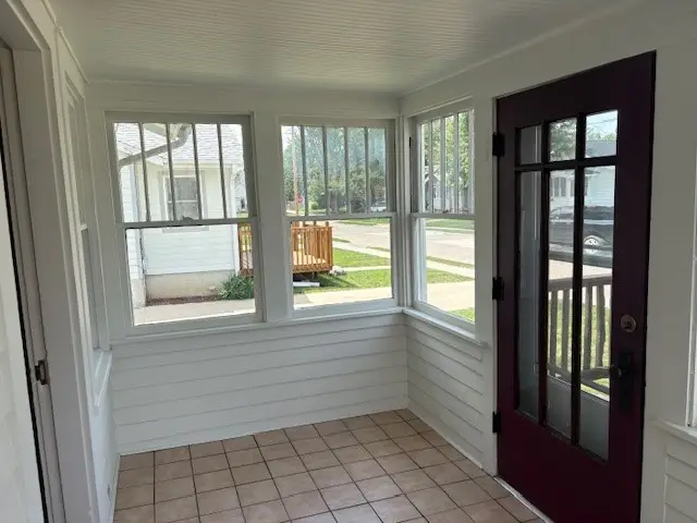 1021 N 5th Avenue E, Newton, IA 50208 - #2