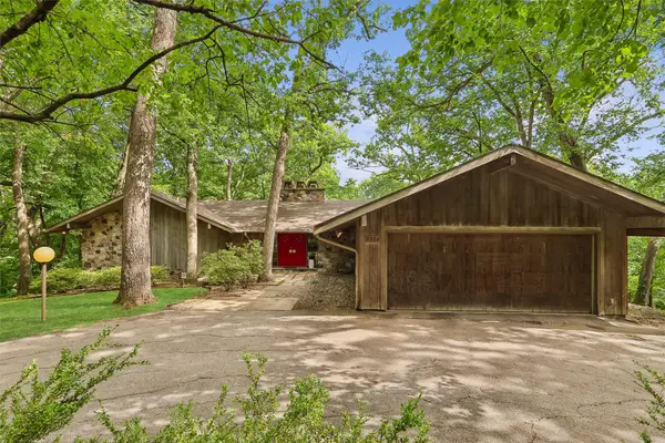 5324 Robertson Drive, Des Moines, IA 50312