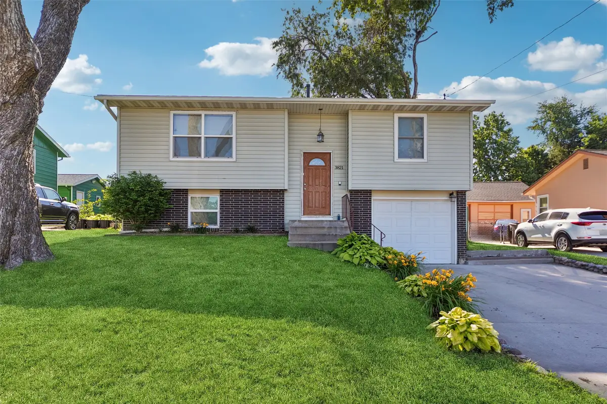3821 SE 15th Court, Des Moines, IA 50320 - #1