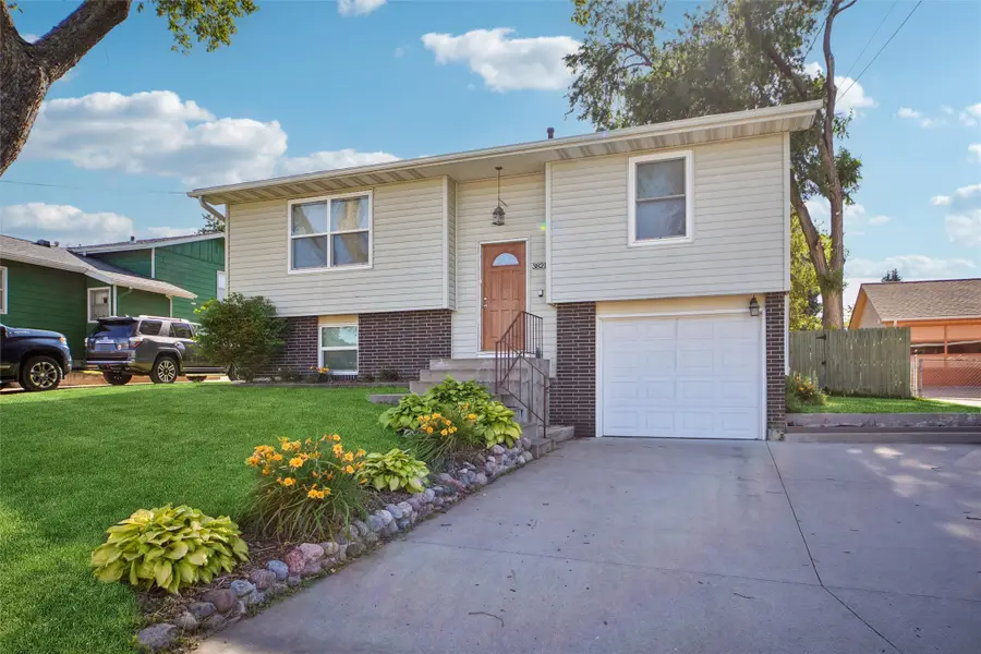 3821 SE 15th Court, Des Moines, IA 50320 - #2