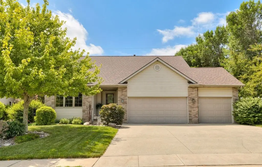 4601 154th Street, Urbandale, IA 50323 - #1