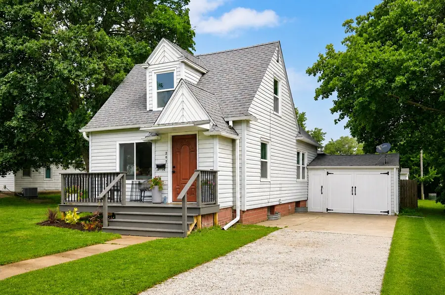 207 E Buchanan Street, Winterset, IA 50273 - #3