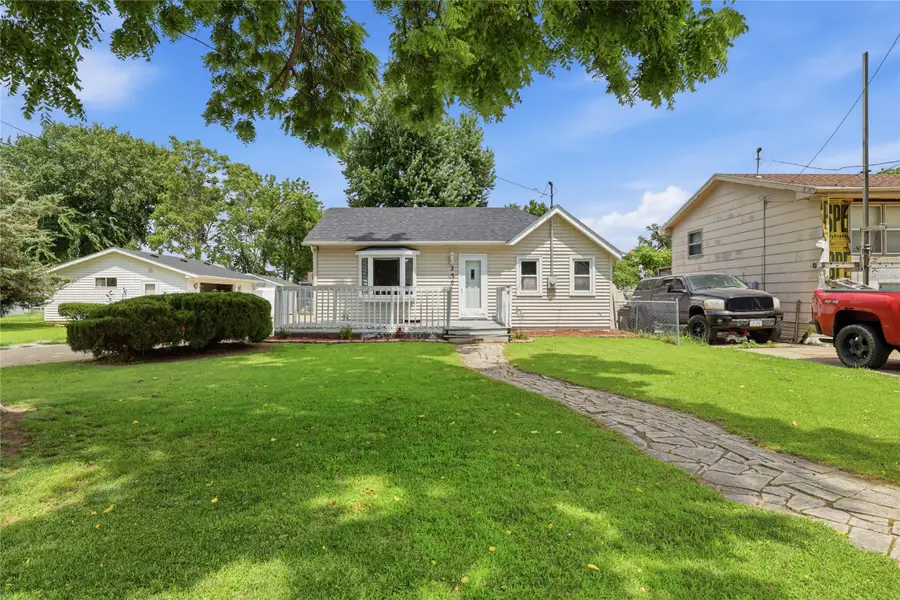 320 E Diehl Avenue, Des Moines, IA 50315 - #2