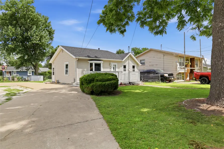320 E Diehl Avenue, Des Moines, IA 50315 - #3