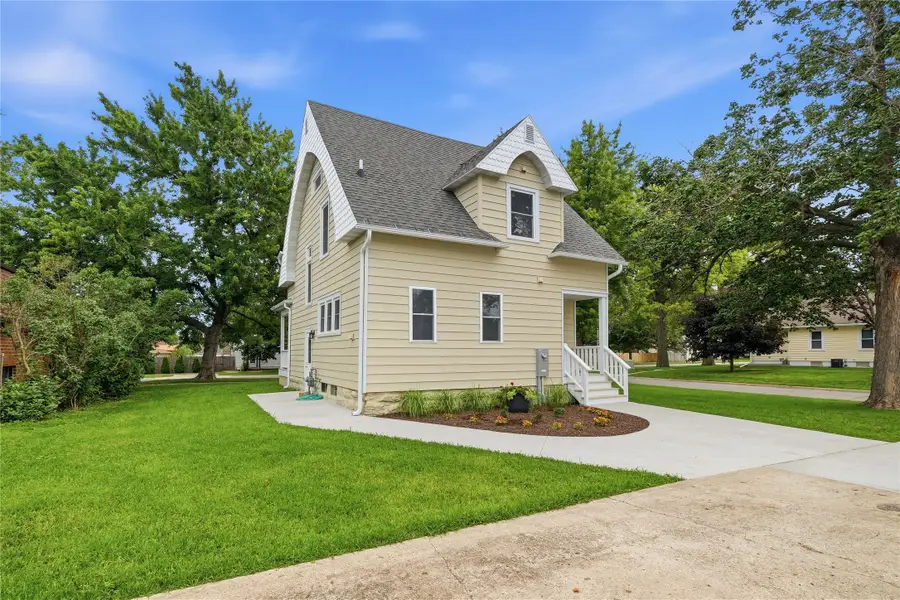 414 E Robinson Street, Knoxville, IA 50138 - #2