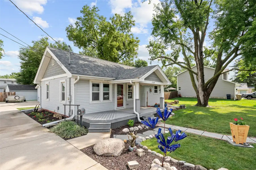 7119 Maryland Drive, Urbandale, IA 50322 - #2