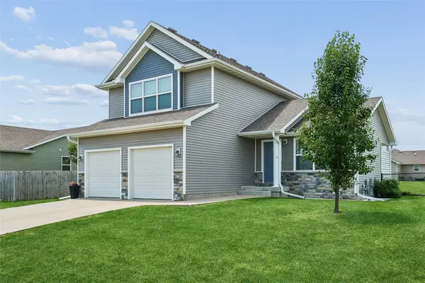 423 Wildcat Court, Stuart, IA 50250
