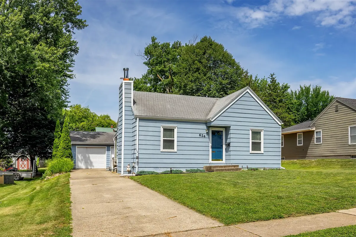 624 11th Street, West Des Moines, IA 50265 - #1