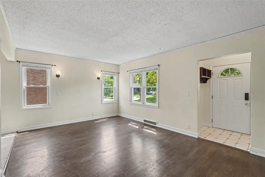 2117 44th Street, Des Moines, IA 50310 - #3