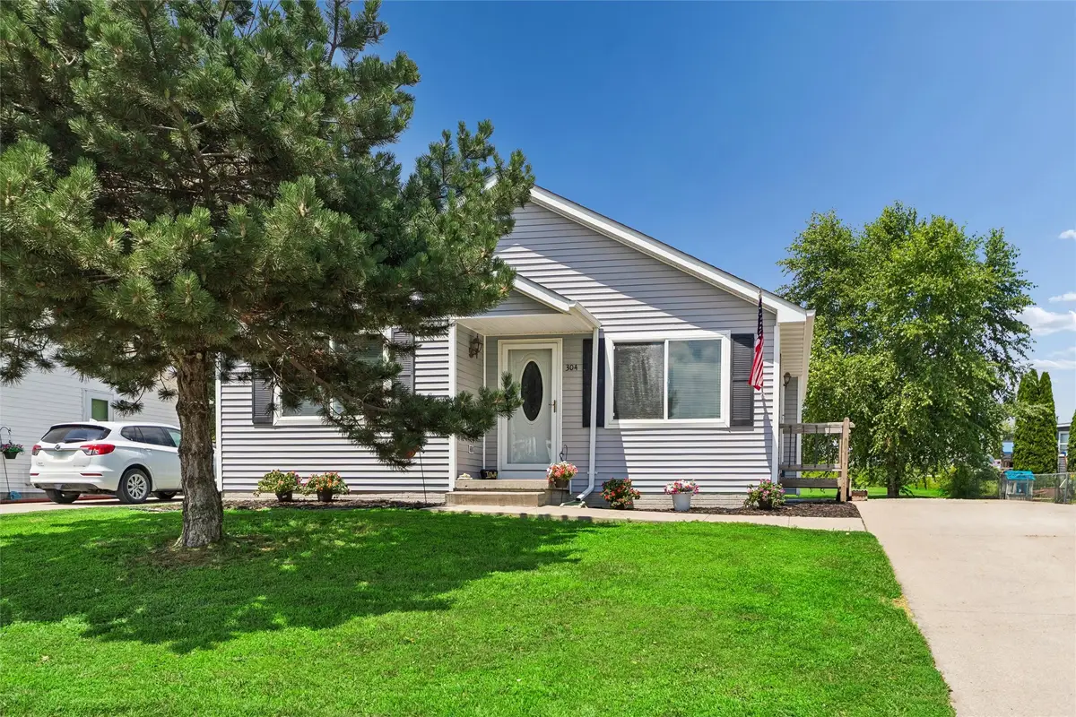 304 W 18th Place, Indianola, IA 50125 - #1