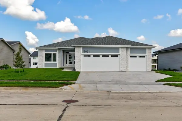 18051 Tanglewood Drive, Clive, IA 50325
