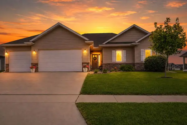 1812 W 3rd Street, Pella, IA 50219