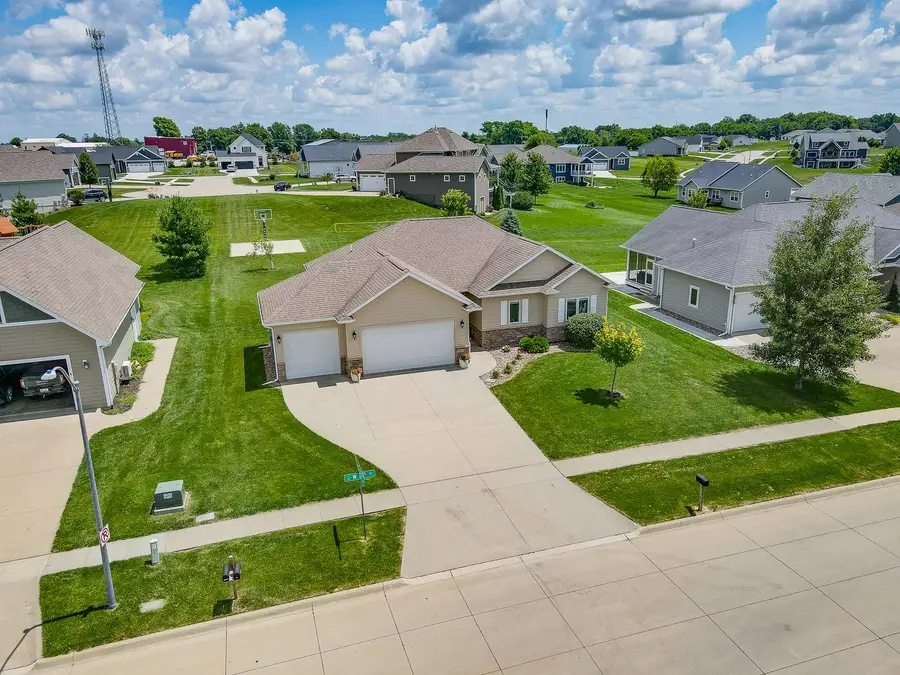 1812 W 3rd Street, Pella, IA 50219 - #3