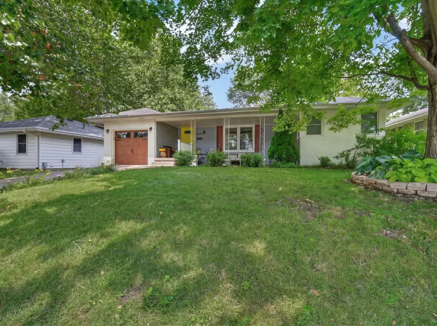 2209 Hillside Avenue, West Des Moines, IA 50265 - #2