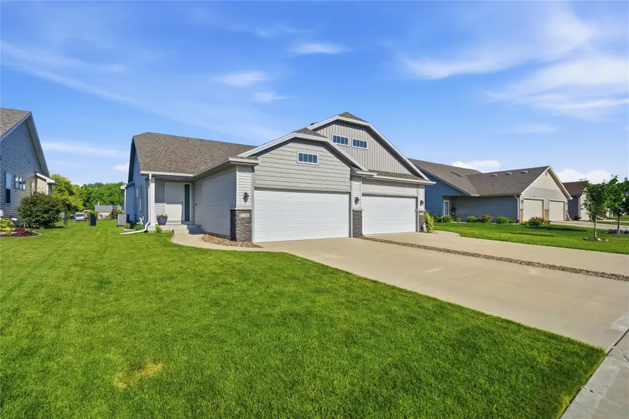5760 NW 50th Street, Johnston, IA 50131 - #2