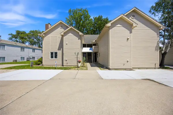 401 SE Lowell Drive #4, Ankeny, IA 50021