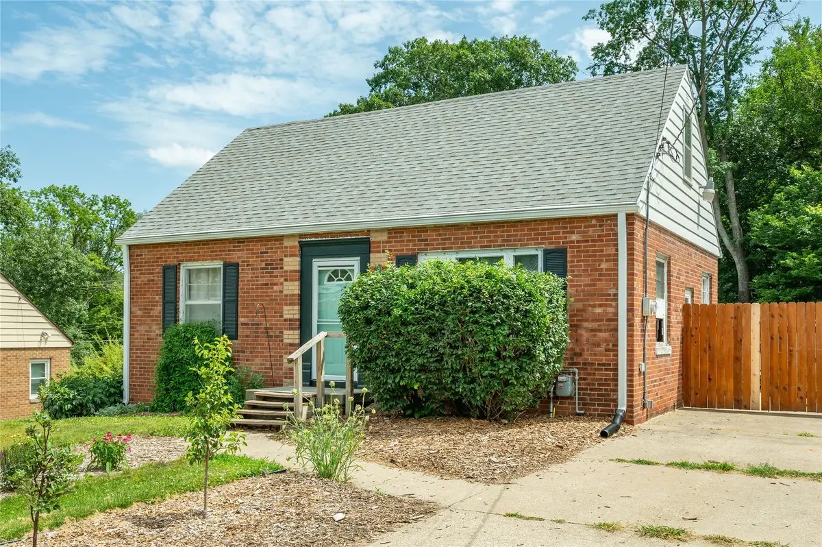 6008 Rollins Avenue, Des Moines, IA 50312 - #1