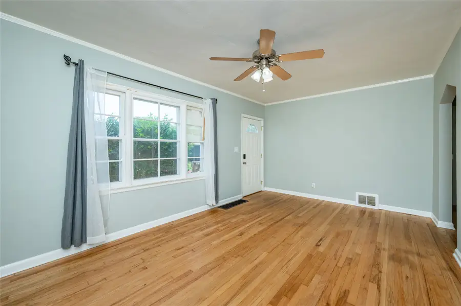 6008 Rollins Avenue, Des Moines, IA 50312 - #2