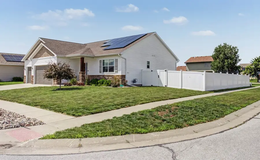 301 Hawthorne Circle, Gilbert, IA 50105 - #2