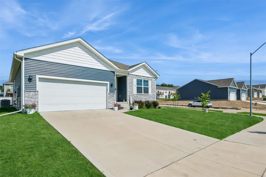 2705 E 50th Court, Des Moines, IA 50317 - #2