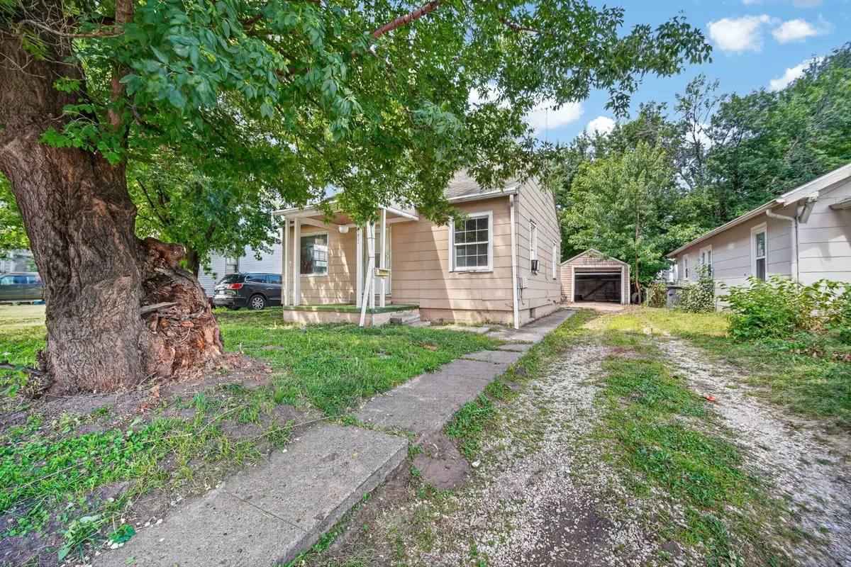 4032 2nd Avenue, Des Moines, IA 50313 - #1