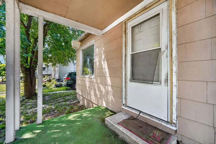 4032 2nd Avenue, Des Moines, IA 50313 - #3