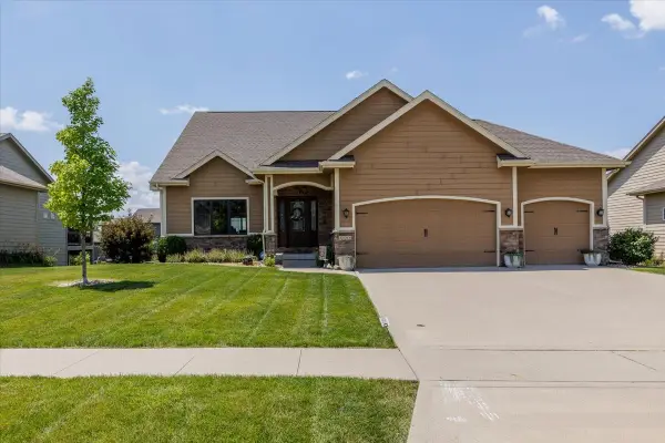2080 SE Oxford Drive, Waukee, IA 50263
