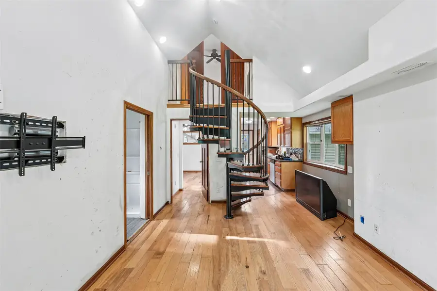605 E Watrous Avenue, Des Moines, IA 50315 - #3
