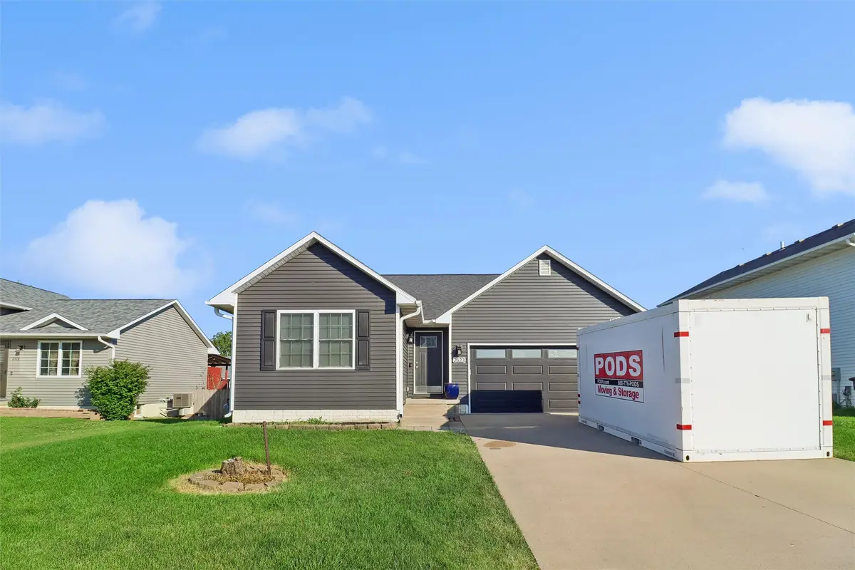 2523 Eagle Pt Court, Des Moines, IA 50320 - #1
