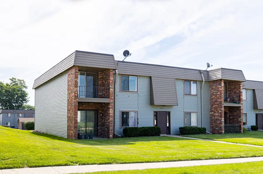 4857 Woodland Avenue #8, West Des Moines, IA 50266 - #2
