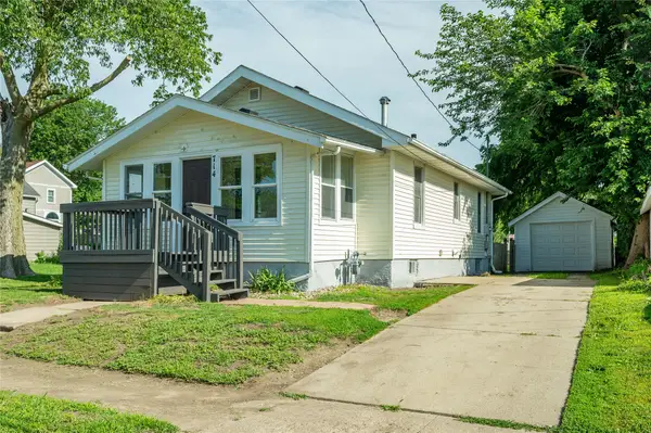 714 N 6th Avenue E, Newton, IA 50208