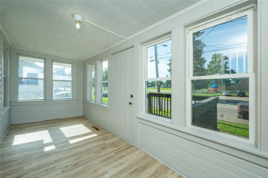 714 N 6th Avenue E, Newton, IA 50208 - #2