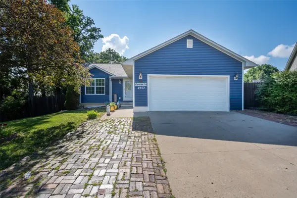 2507 Eagle Point Court, Des Moines, IA 50320