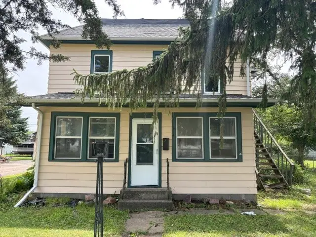814 W 5th Street S, Newton, IA 50208 - #1