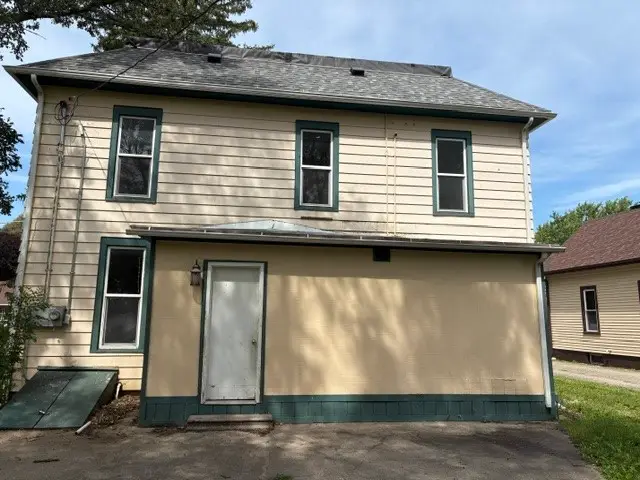 814 W 5th Street S, Newton, IA 50208 - #3