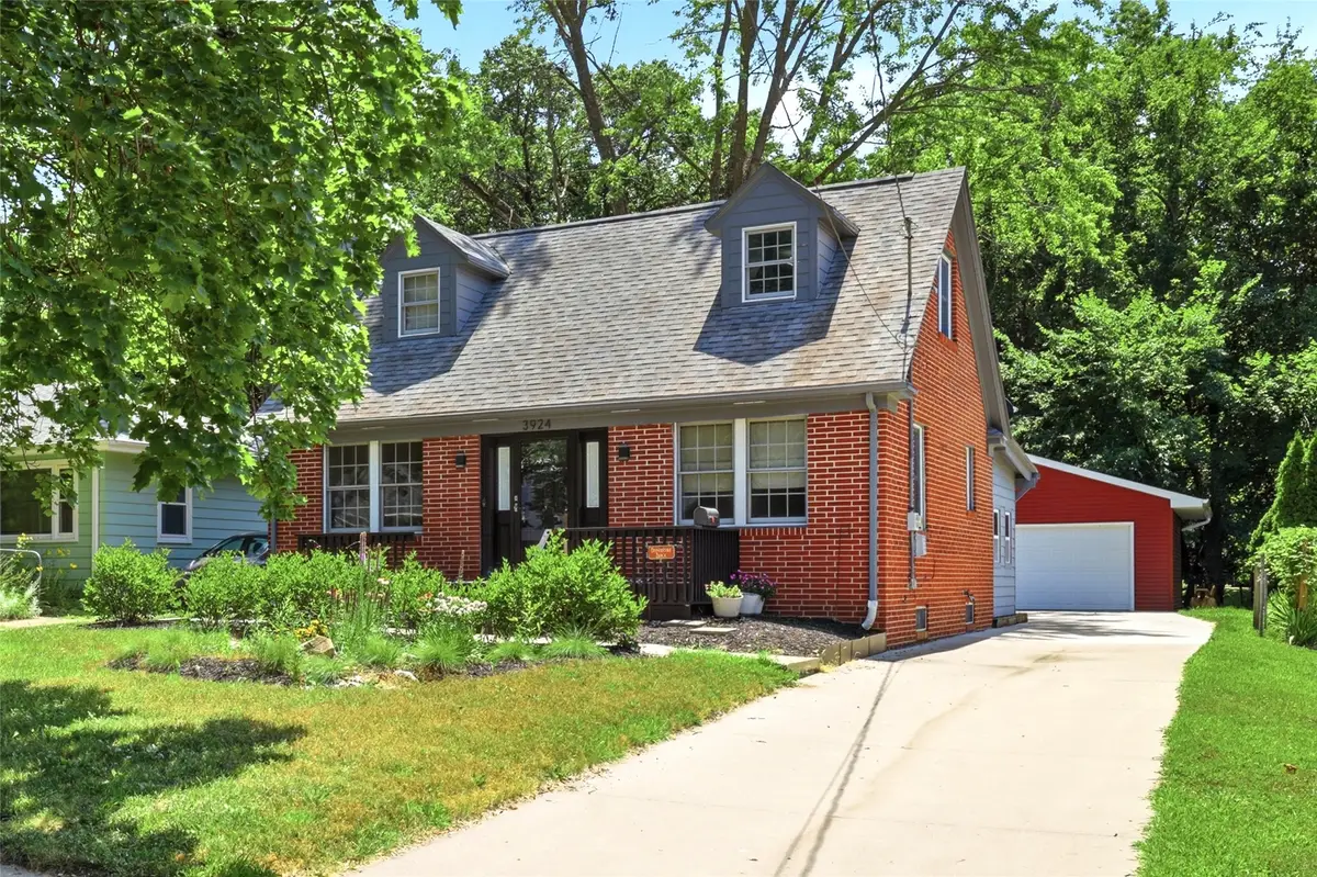 3924 Clinton Avenue, Des Moines, IA 50310 - #1
