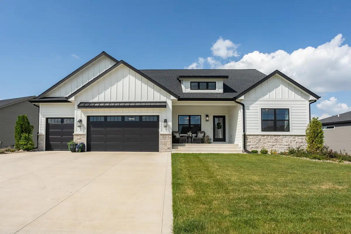 16319 Ironwood Lane, Urbandale, IA 50263 - #1