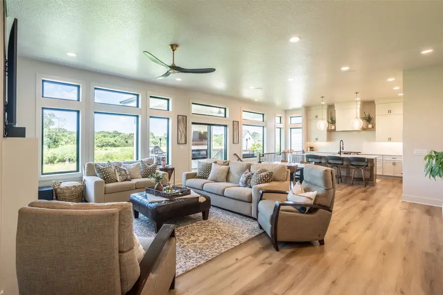 16319 Ironwood Lane, Urbandale, IA 50263 - #2