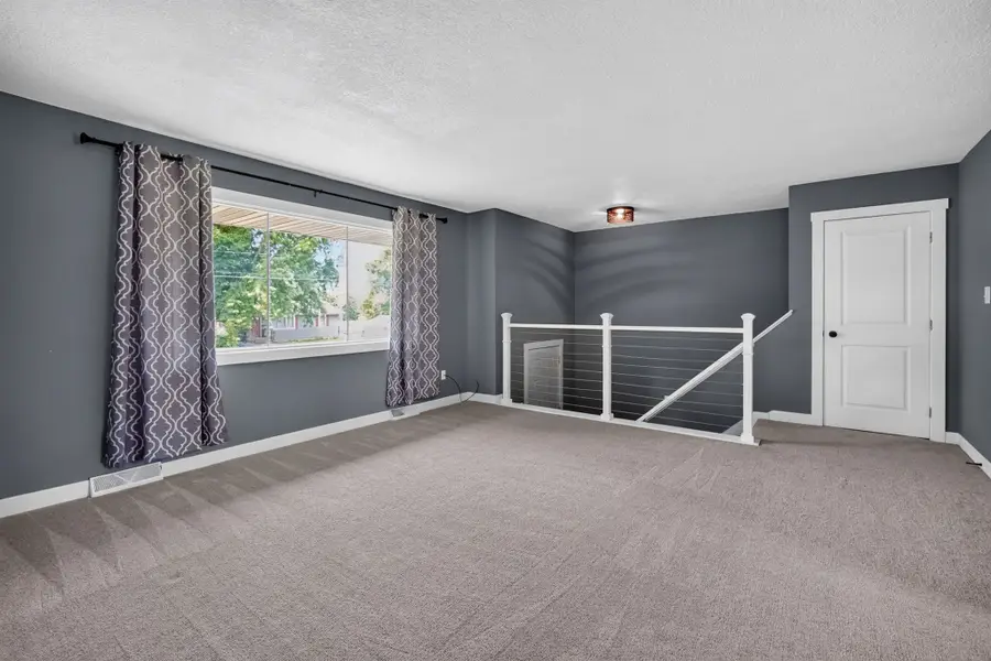 520 E Thornton Avenue, Des Moines, IA 50315 - #3