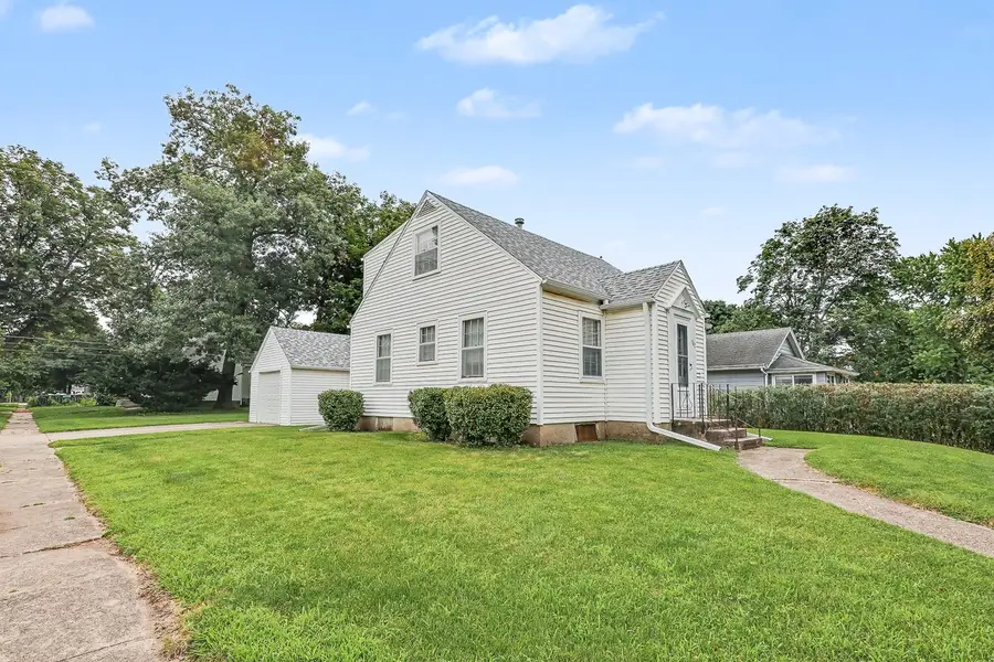 302 S Russell Avenue, Ames, IA 50010 - #2
