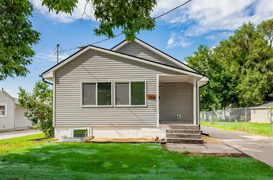 1310 E Ovid Avenue, Des Moines, IA 50316 - #2