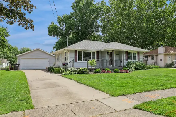 3506 Lindlavista Way, Des Moines, IA 50310