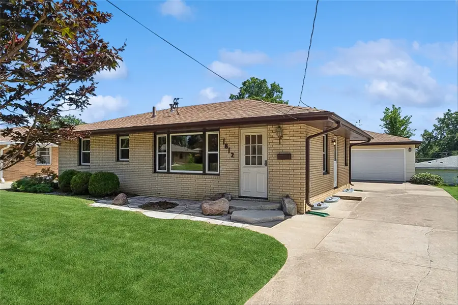 1812 Pearl Drive, West Des Moines, IA 50265 - #2