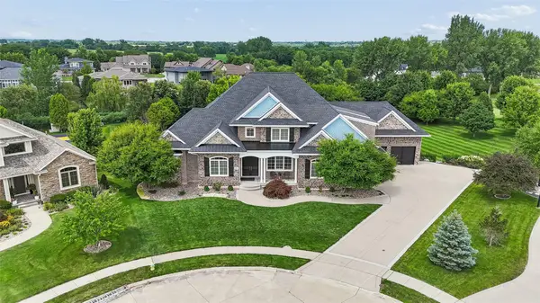 8905 NW 72nd Place, Johnston, IA 50131