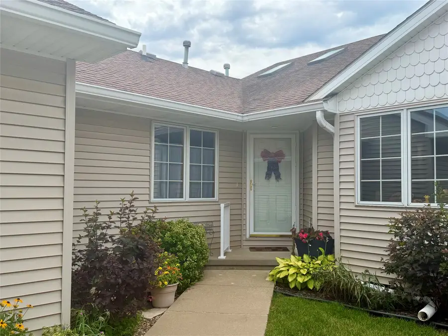15674 Sheridan Avenue, Clive, IA 50325 - #2