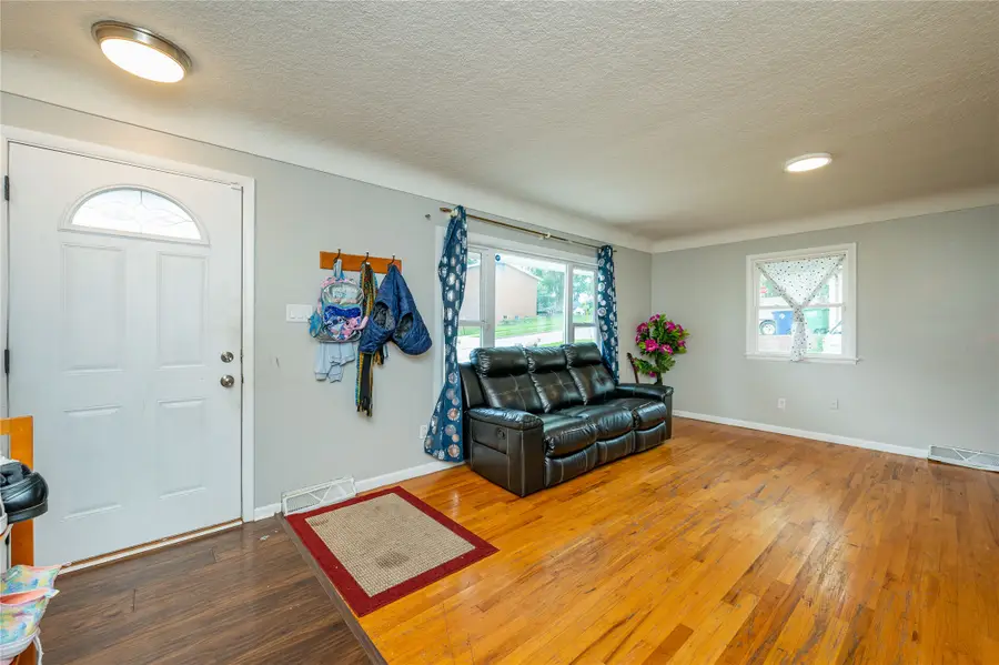 6501 Madison Avenue, Urbandale, IA 50322 - #2
