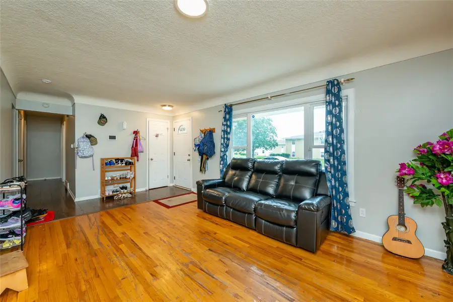 6501 Madison Avenue, Urbandale, IA 50322 - #3