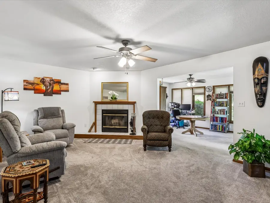 3724 SE 18th Street, Des Moines, IA 50320 - #2