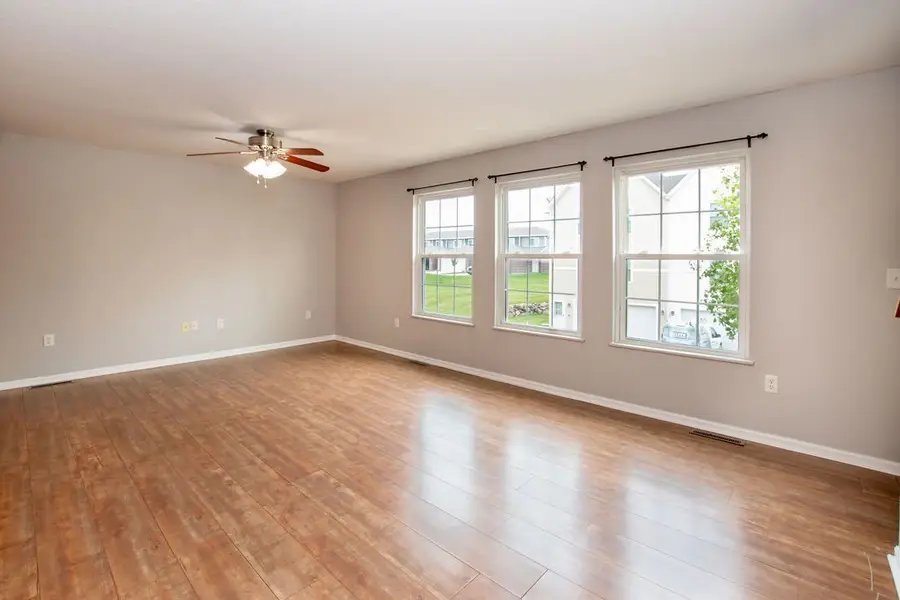 1062 10th Avenue Nw, Altoona, IA 50009 - #2